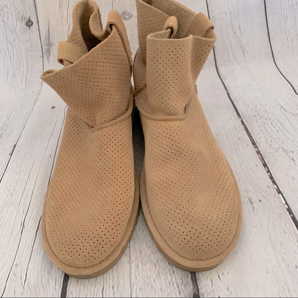 ✨BOGO✨ Ugg Classic Unlined Mini Perf Boots | Sz 7